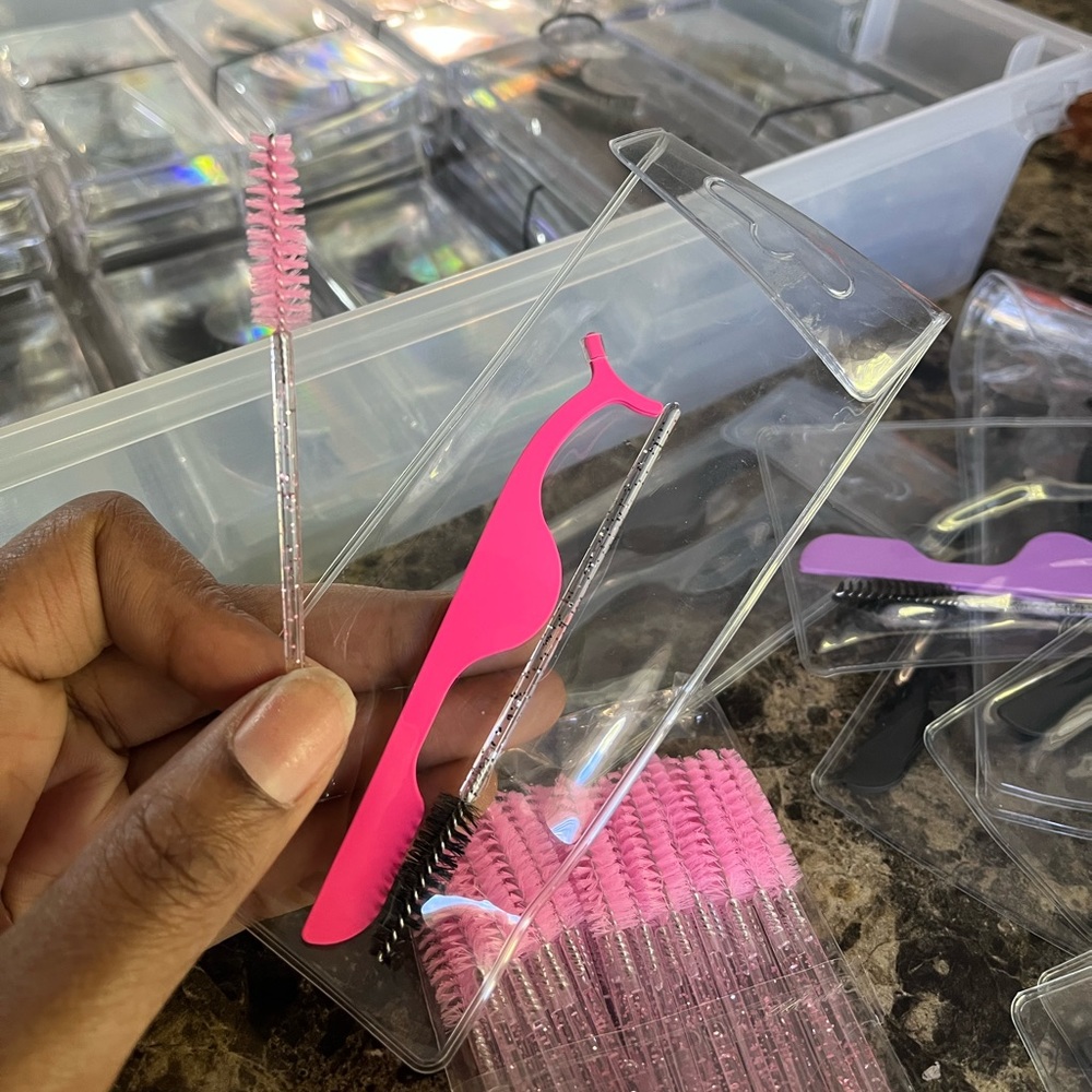 Eyelash Applicator & Brush Set ( 1 of each)